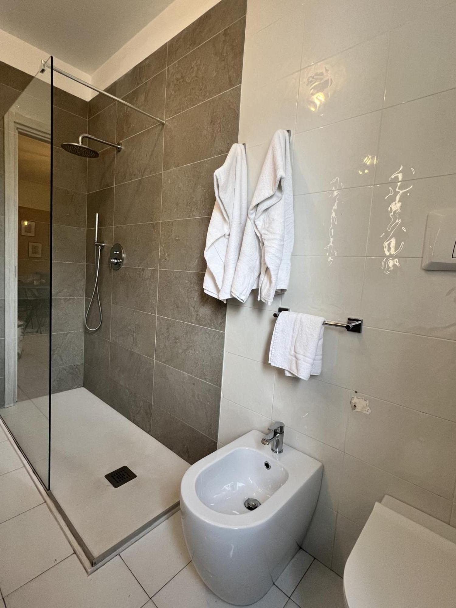 5 Viale Fano Apartment Rimini Bagian luar foto