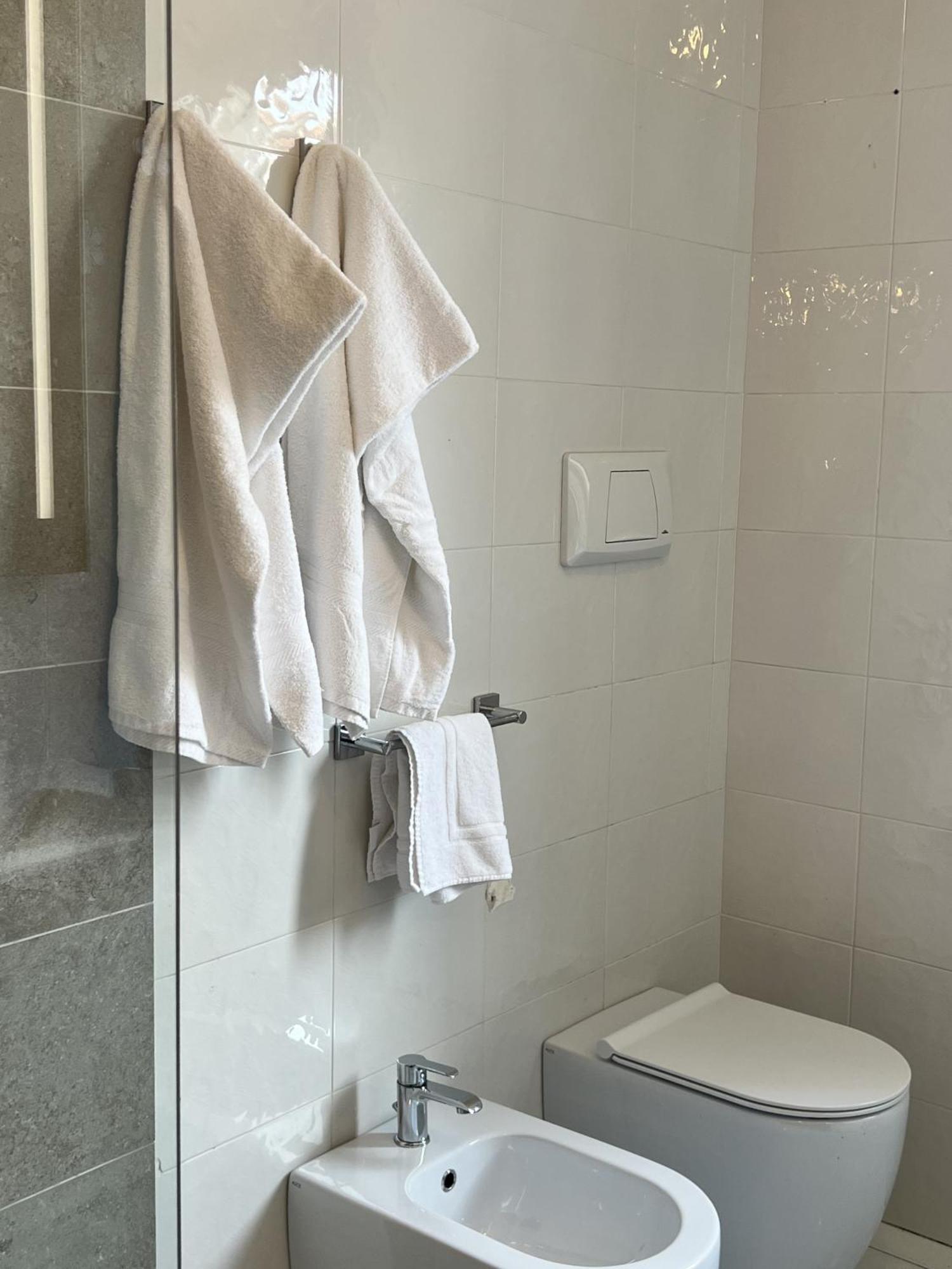 5 Viale Fano Apartment Rimini Bagian luar foto
